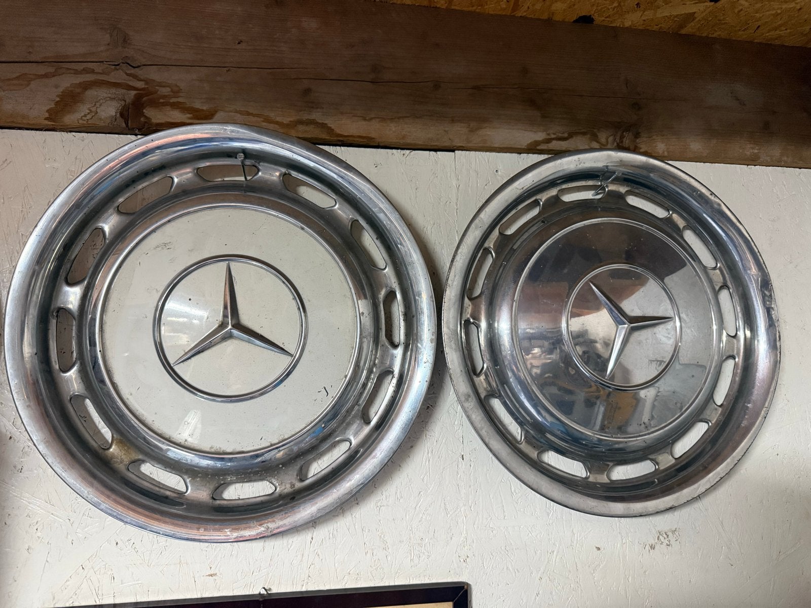 2x Oude Mercedes wieldoppen (muurhangers), Ophalen of Verzenden, Gebruikt