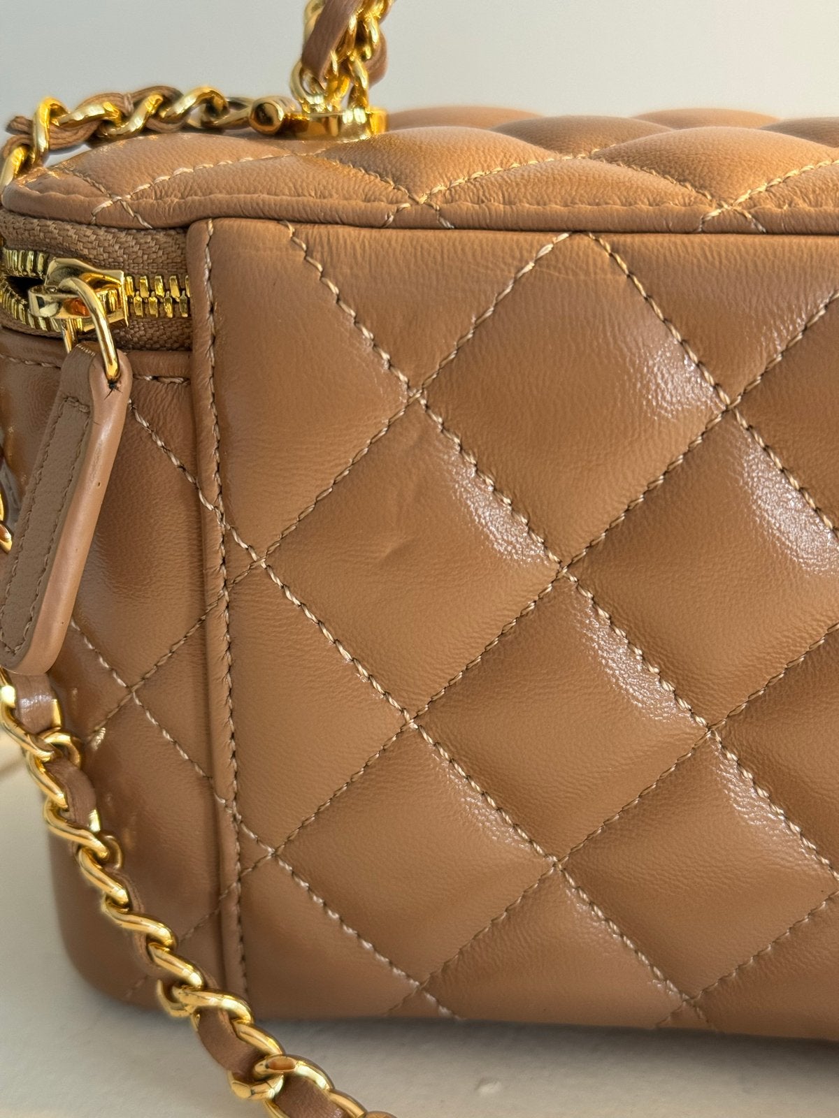 Chanel Vanity Case Beige Goud, Ophalen of Verzenden, Zo goed als nieuw, Beige, Avondtasje