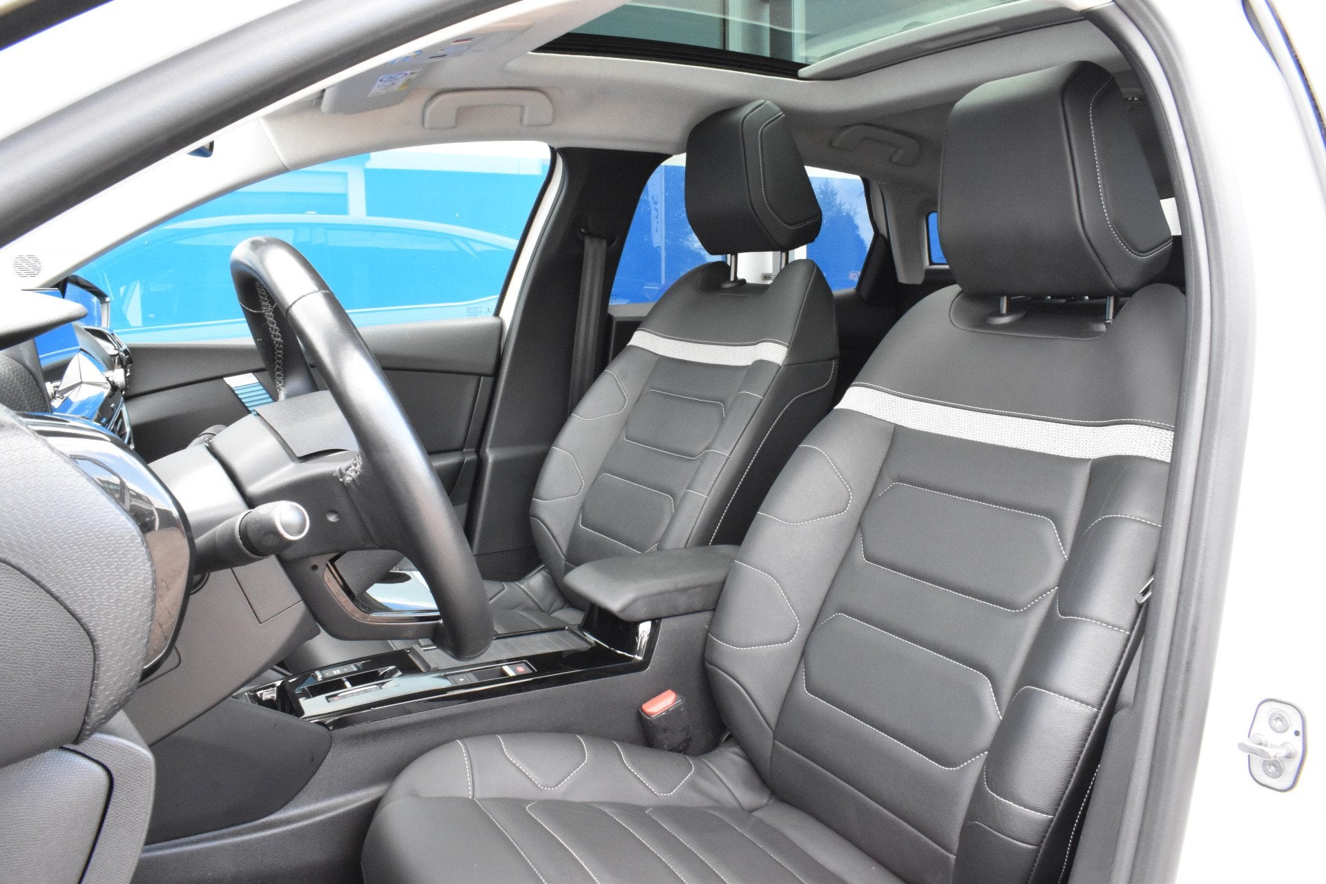 Citroën Ë-C4 Shine 50 kWh | SOH 91% | Navigatie | Aircondi, Auto's, Dealer onderhouden, 136 pk, Gebruikt, Zwart