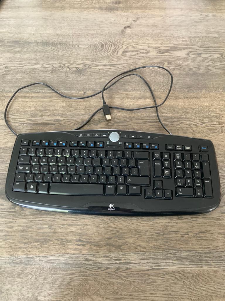 Logitech toetsenbord Media Keyboard 600, Computers en Software, Ophalen of Verzenden, Gebruikt, Bedraad