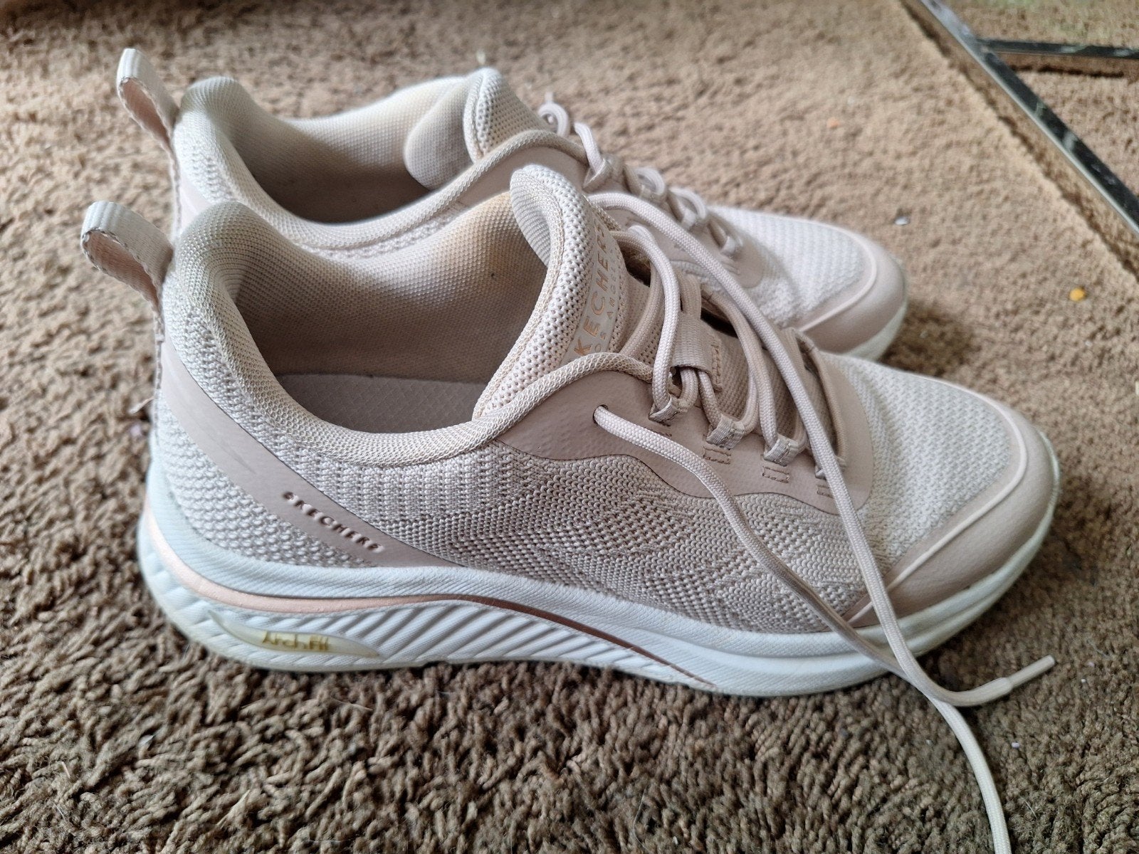 Skechers Arch Fit sneakers - Maat 39, Skechers, Beige, Ophalen of Verzenden, Sneakers of Gympen