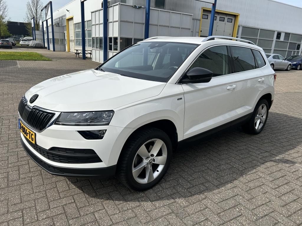 Skoda Karoq 1.0 TSI Style Bus. NAV CAMERA CARPLAY LED., Auto's, Skoda, Stof, Gebruikt, Euro 6, 116 pk