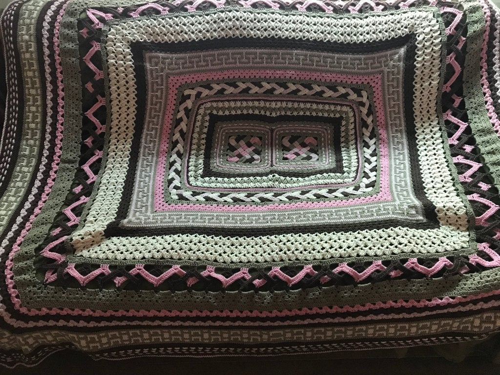 Mooie grote Plaid handwerk roze beige 1,60 x 1,40 m, Huis en Inrichting, Woonaccessoires | Plaids en Woondekens, Ophalen of Verzenden