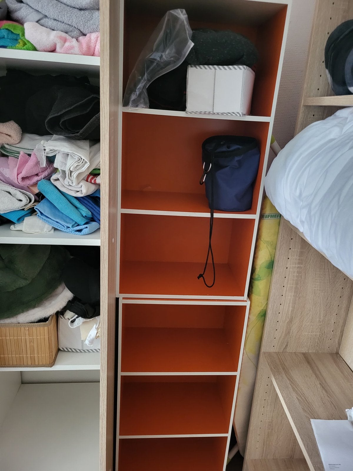 Twee kastjes met oranje accenten, Huis en Inrichting, Ophalen, Gebruikt