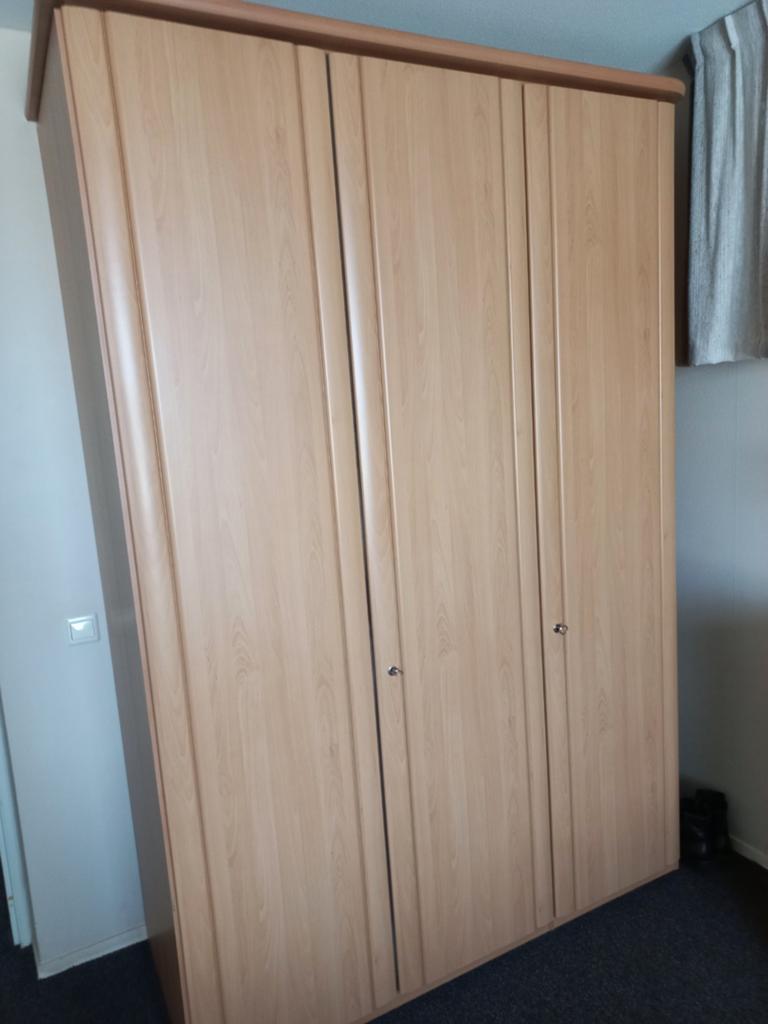 Slaapkamer met kast,dressoir,bed nachtkastje en spiegel, Ophalen, Met deur(en), Gebruikt, 200 cm of meer