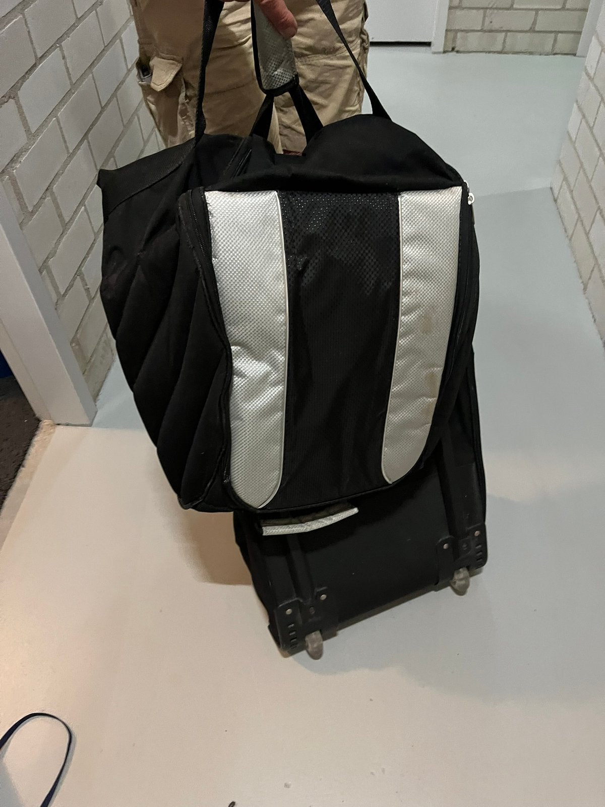 Reis/ golf bag zwart op wieltjes, Ophalen, Zo goed als nieuw
