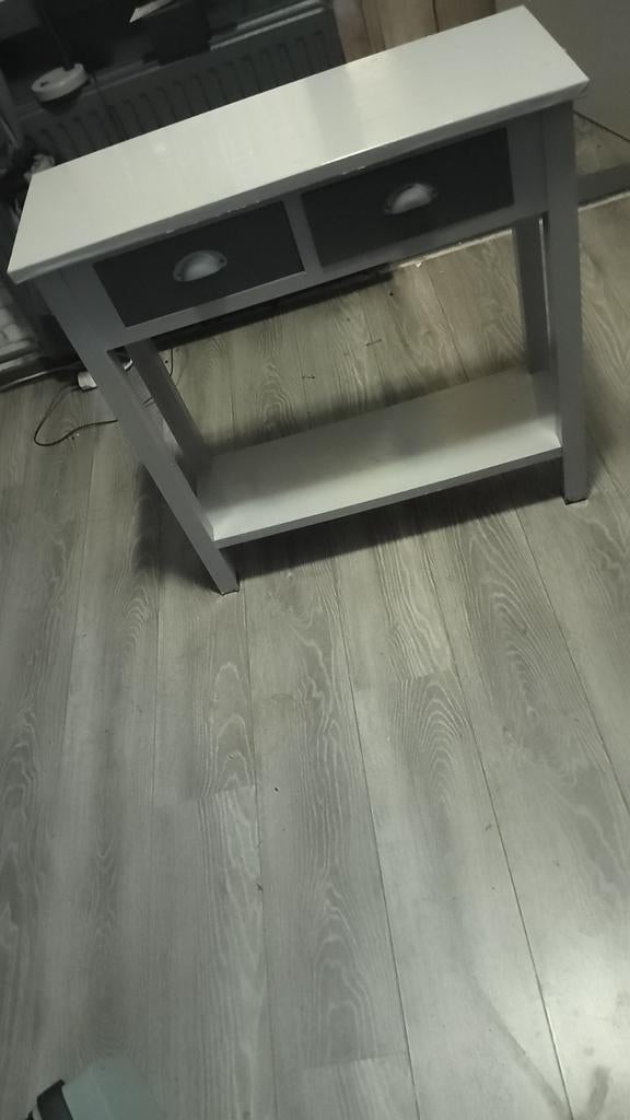 Grijze sidetable, Ophalen, 100 tot 150 cm, Zo goed als nieuw, 25 tot 50 cm