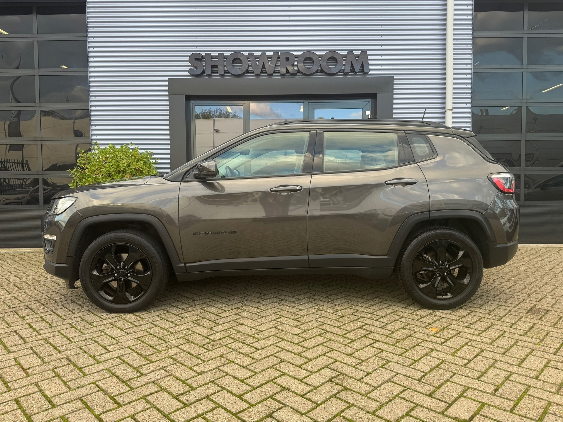 Jeep Compass 1.4 MultiAir Night Eagle |CRUISE|LEDER|APPLECAR, Auto's, Voorwielaandrijving, Dealer onderhouden, 450 kg, Gebruikt
