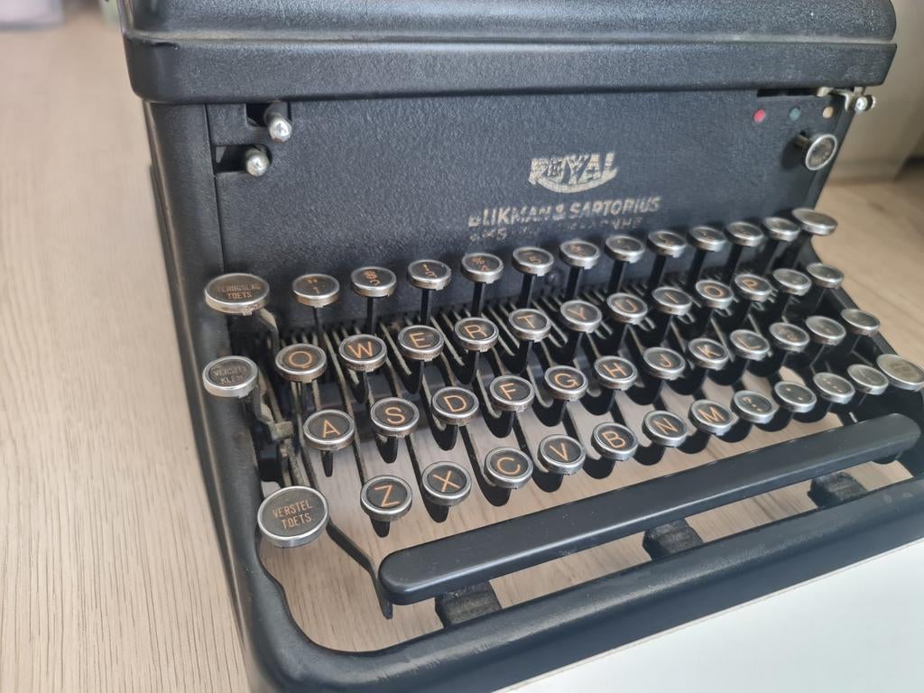 Vintage Royal typemachine – leuk als decoratie / project, Ophalen