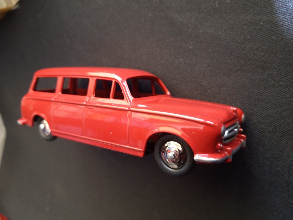 Peugeot 403 break rood Dinky Toys 1:43, Ophalen of Verzenden, Zo goed als nieuw, Auto, Dinky Toys