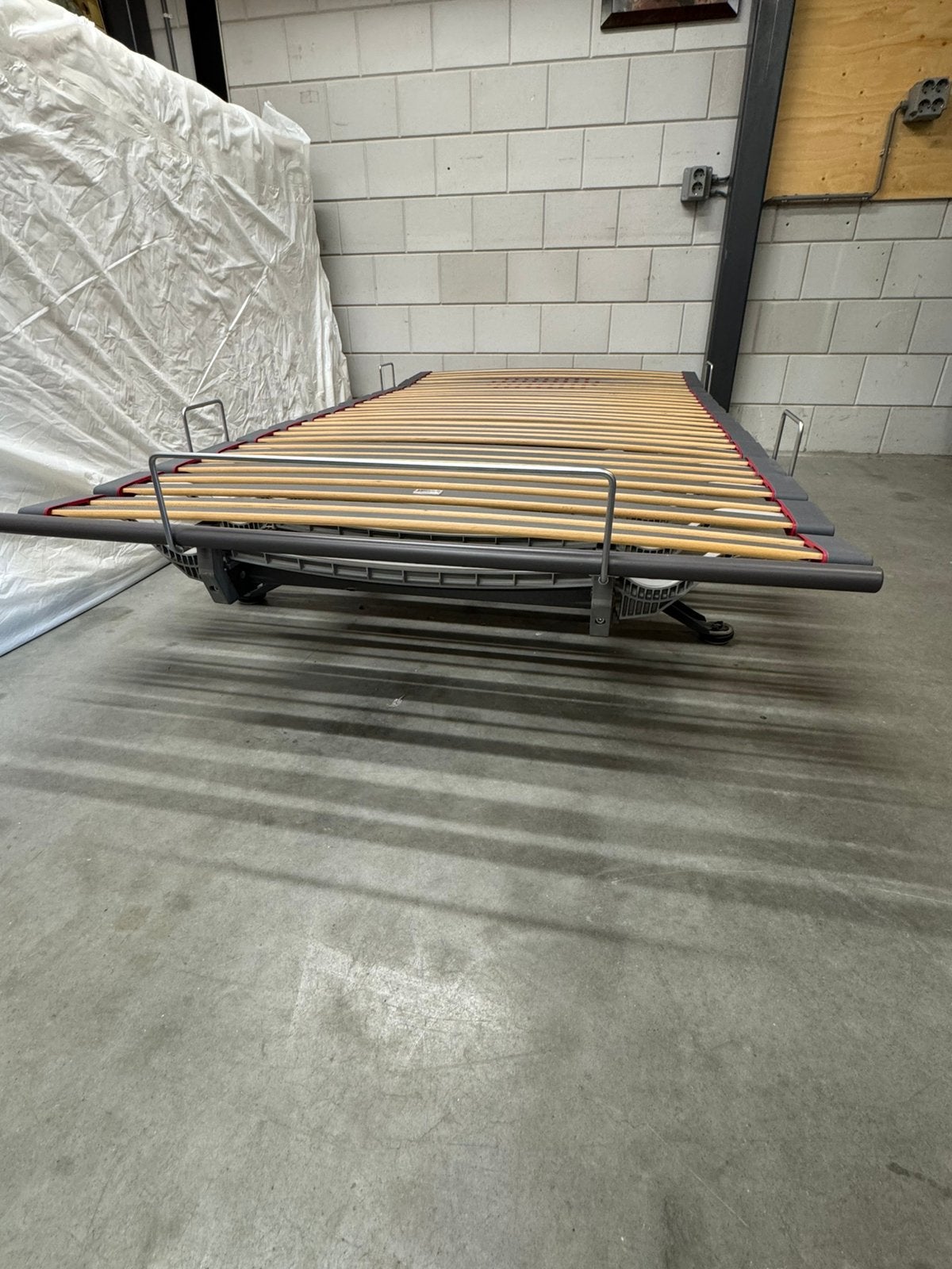 swissflex 595R luxe uitvoering 120 x220 elektrisch, Ophalen, Overige materialen, Verstelbaar, Eenpersoons