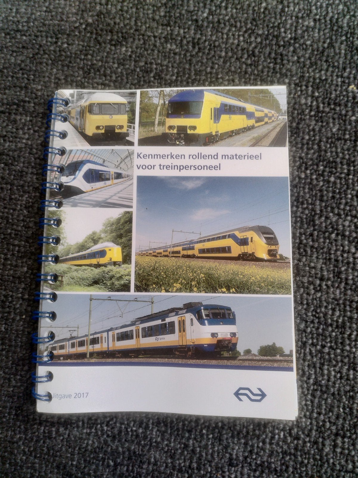 NS Kenmerken voor rollend materieel Uitgave 2017, Ophalen of Verzenden, Gebruikt, Trein, Boek of Tijdschrift
