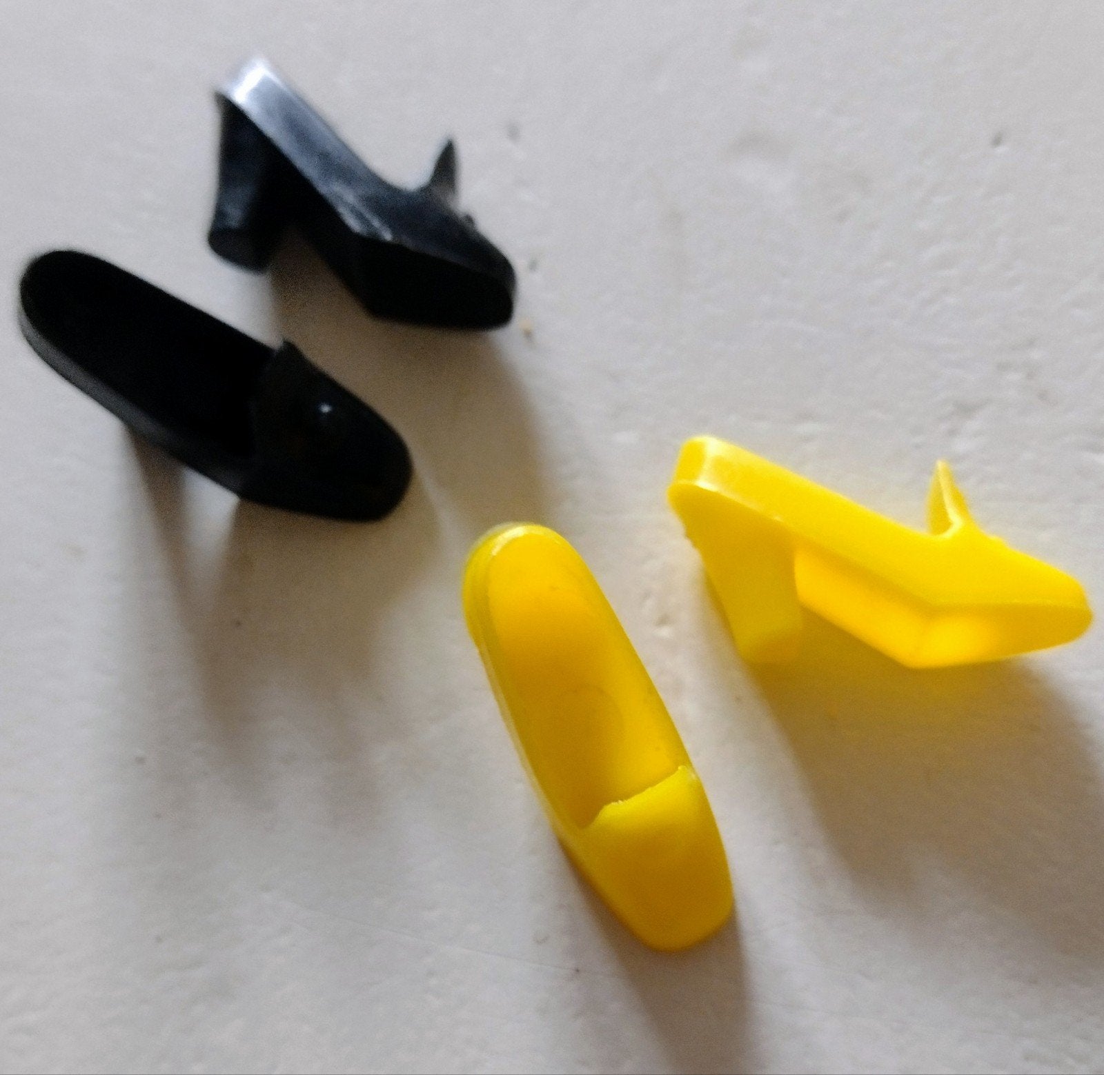 Barbie schoentjes - Zwart en Geel, Ophalen of Verzenden, Gebruikt