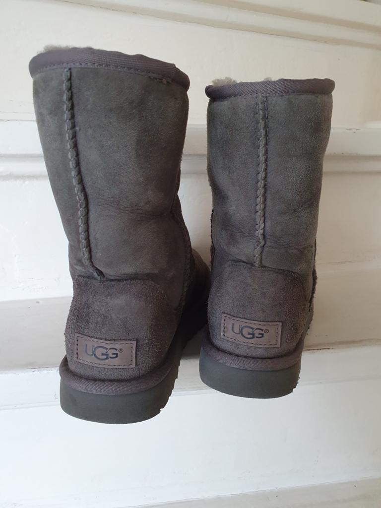 UGG classic short Grijs mt 38, UGG, Verzenden, Lage of Enkellaarzen, Zo goed als nieuw