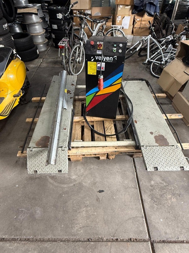 Poetsbrug werkplaats brug  autohefbrug schaarhefbrug Velyen, Ophalen, Gebruikt