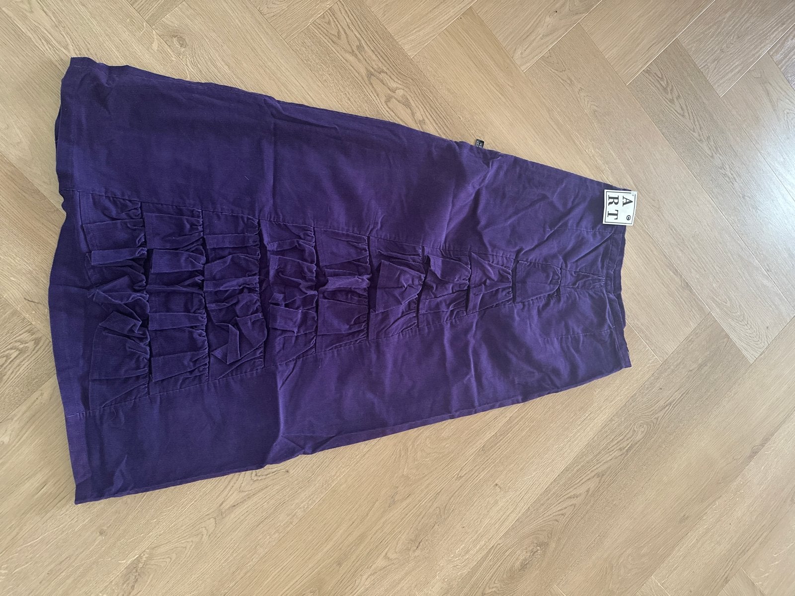 Nieuwe paarse ribfluwelen rok van ART Ateliers Rare Toggery, Ophalen, Paars, Nieuw, Maat 36 (S)