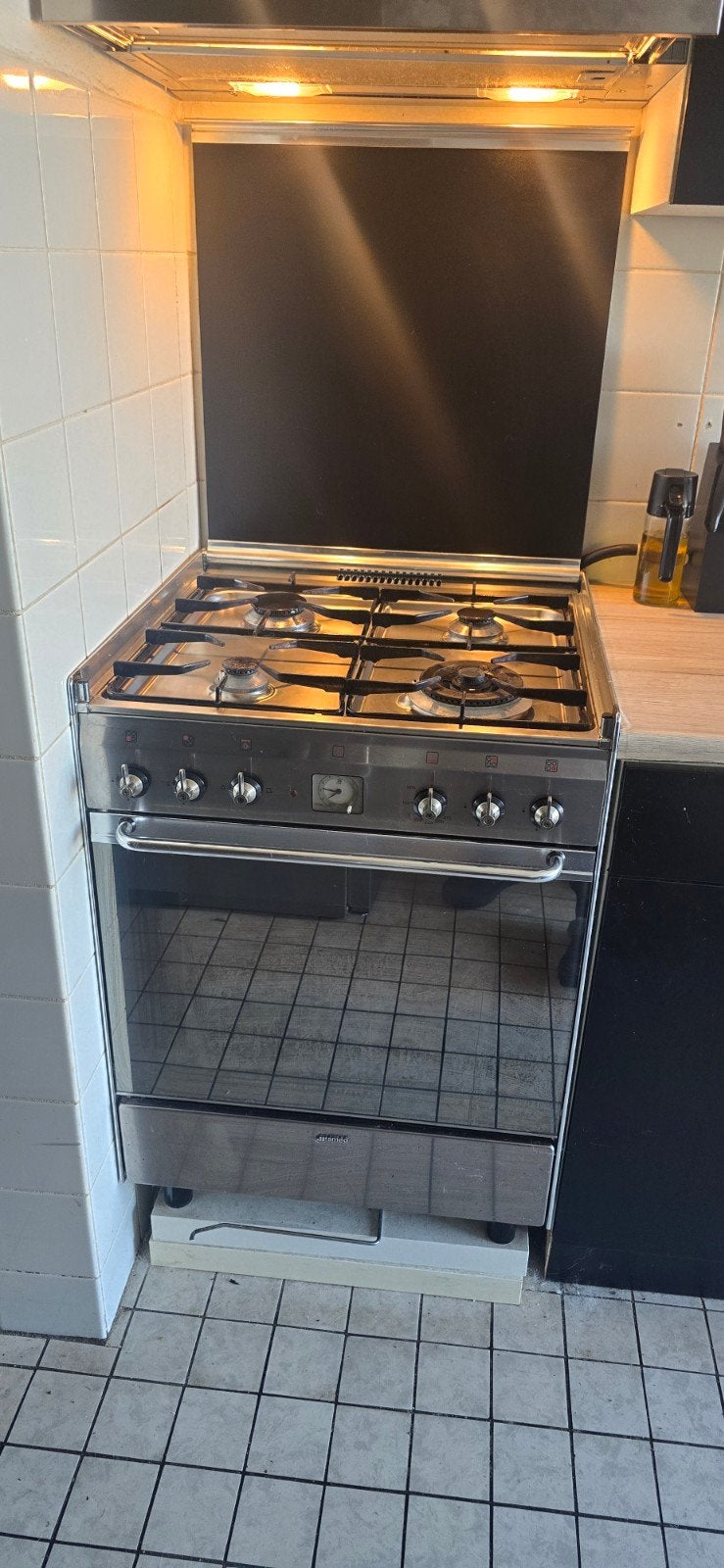 Smeg gasfornuis met oven, Ophalen, Gebruikt, 60 cm of meer, 4 kookzones