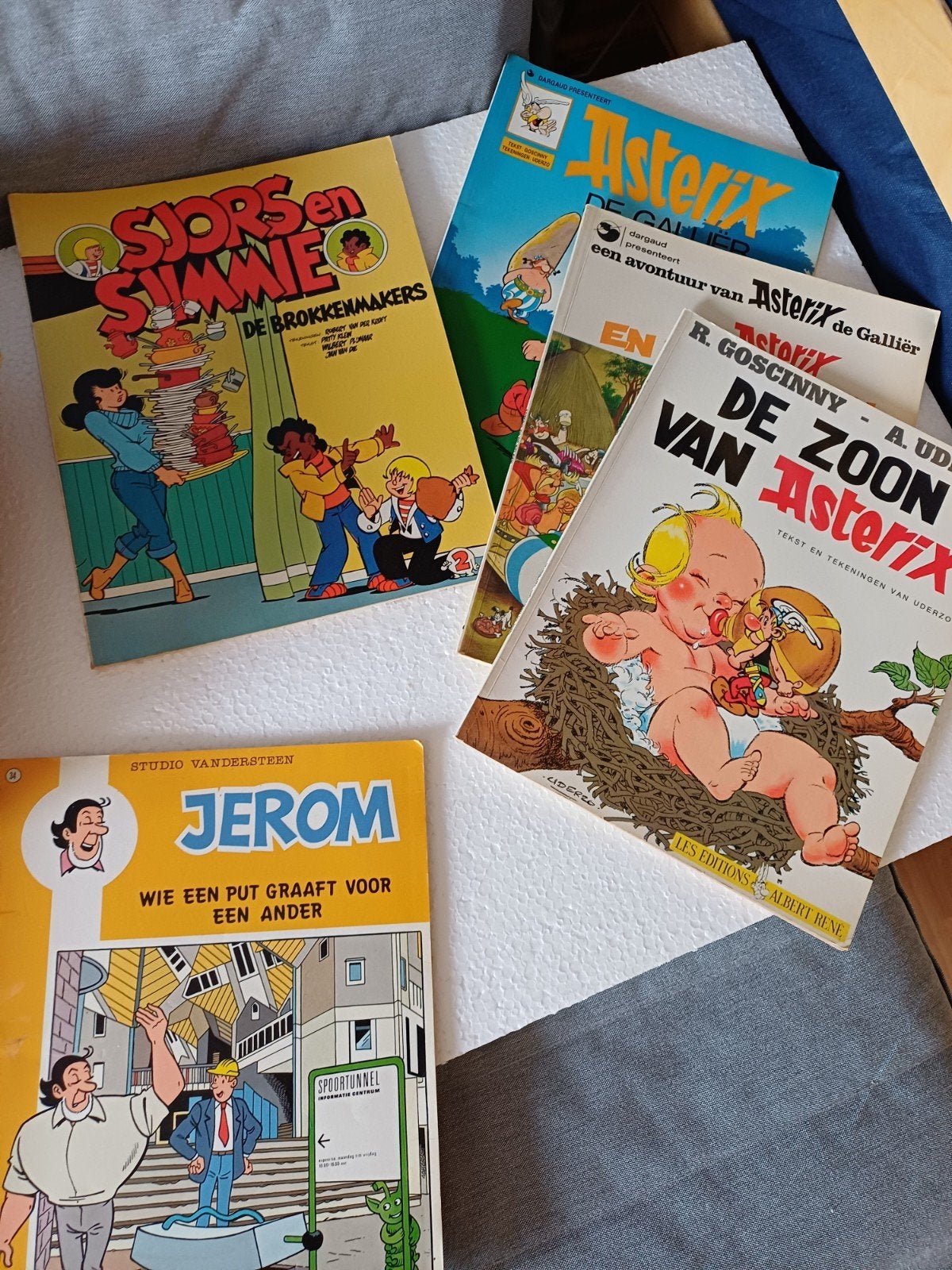 Diverse stripboeken: Suske en Wiske, Asterix, Sjef van Oekel, Meerdere stripboeken, Ophalen, Gelezen