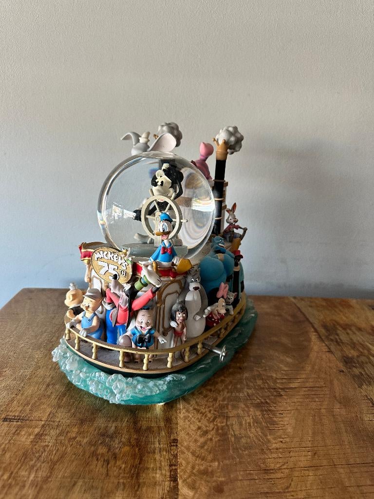 Disney Mickey's 75th Steamboat Willie Musical Snowglobe., Verzamelen, Disney, Ophalen, Mickey Mouse, Zo goed als nieuw, Beeldje of Figuurtje
