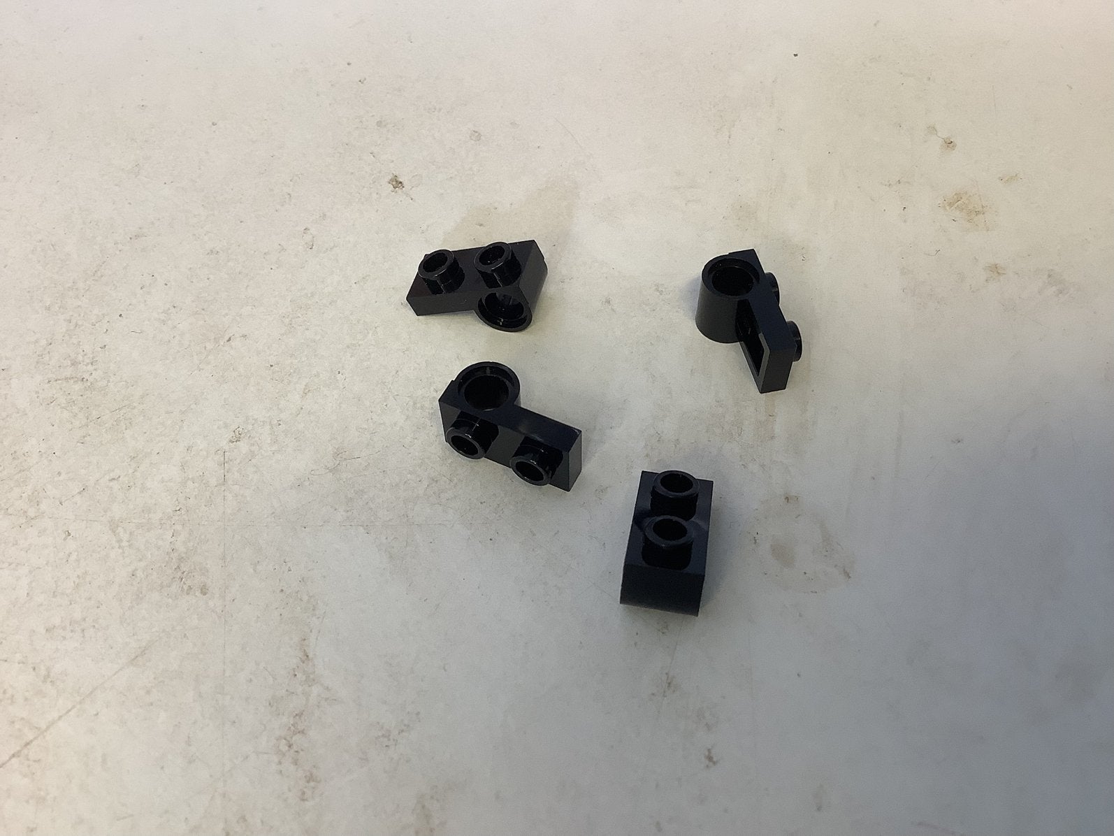 Lego plaat aangepast 1x2 met pin gat onderkant zwart, Ophalen of Verzenden, Gebruikt, Losse stenen, Lego