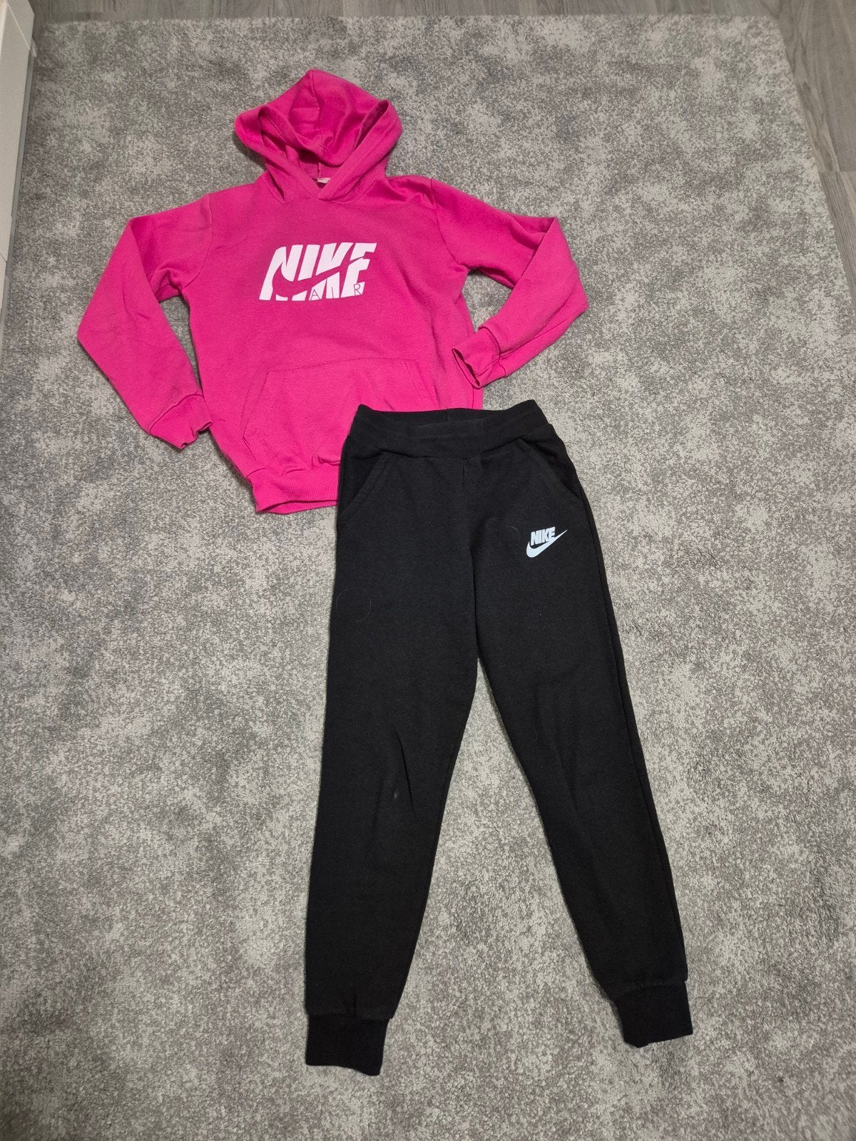 Joggingpak draagmaat 152, Ophalen of Verzenden, Zo goed als nieuw, Meisje, Sport- of Zwemkleding
