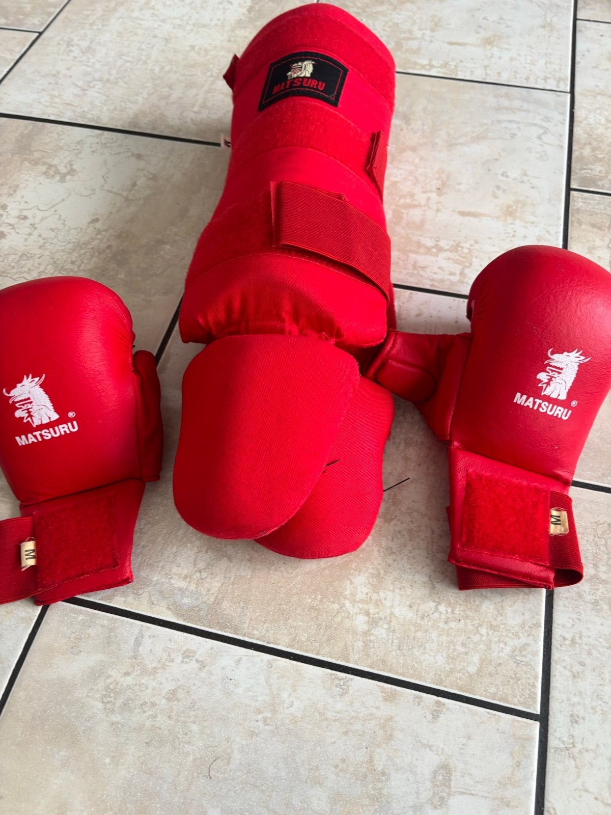 Matsuru Karate Beschermset (handschoenen en scheenbeschermer, Ophalen, Gebruikt, Vechtsportbescherming, Maat M