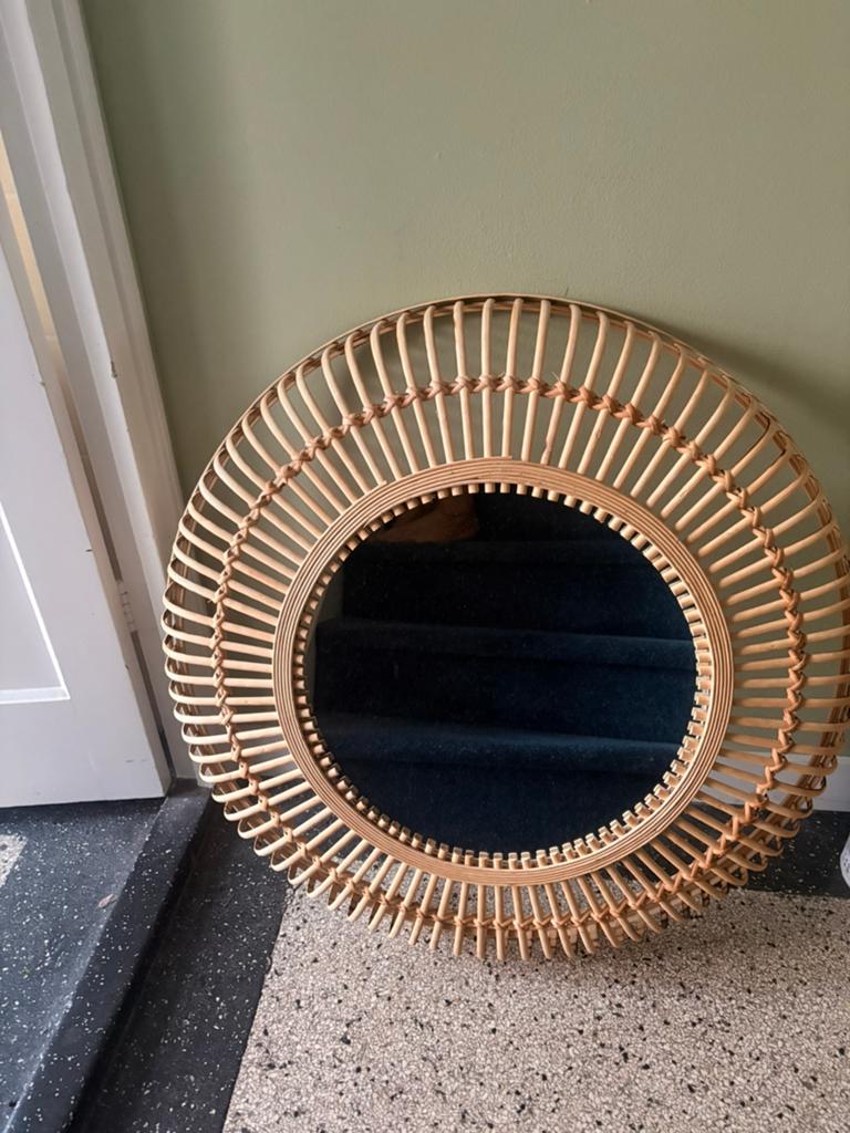 Grote rotan spiegel voor aan de wand, Huis en Inrichting, Woonaccessoires | Spiegels, Ophalen, Zo goed als nieuw, 75 tot 100 cm