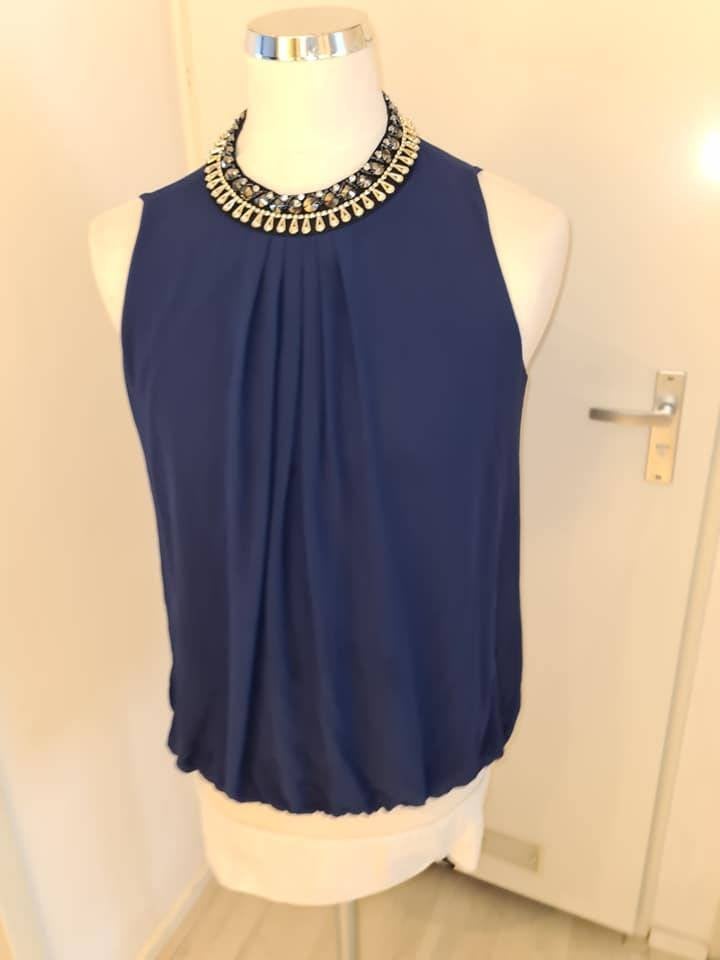 Mouwloze top met kraagversiering - Donkerblauw maat M, Maat 38/40 (M), Blauw, Ophalen of Verzenden, Zonder mouw