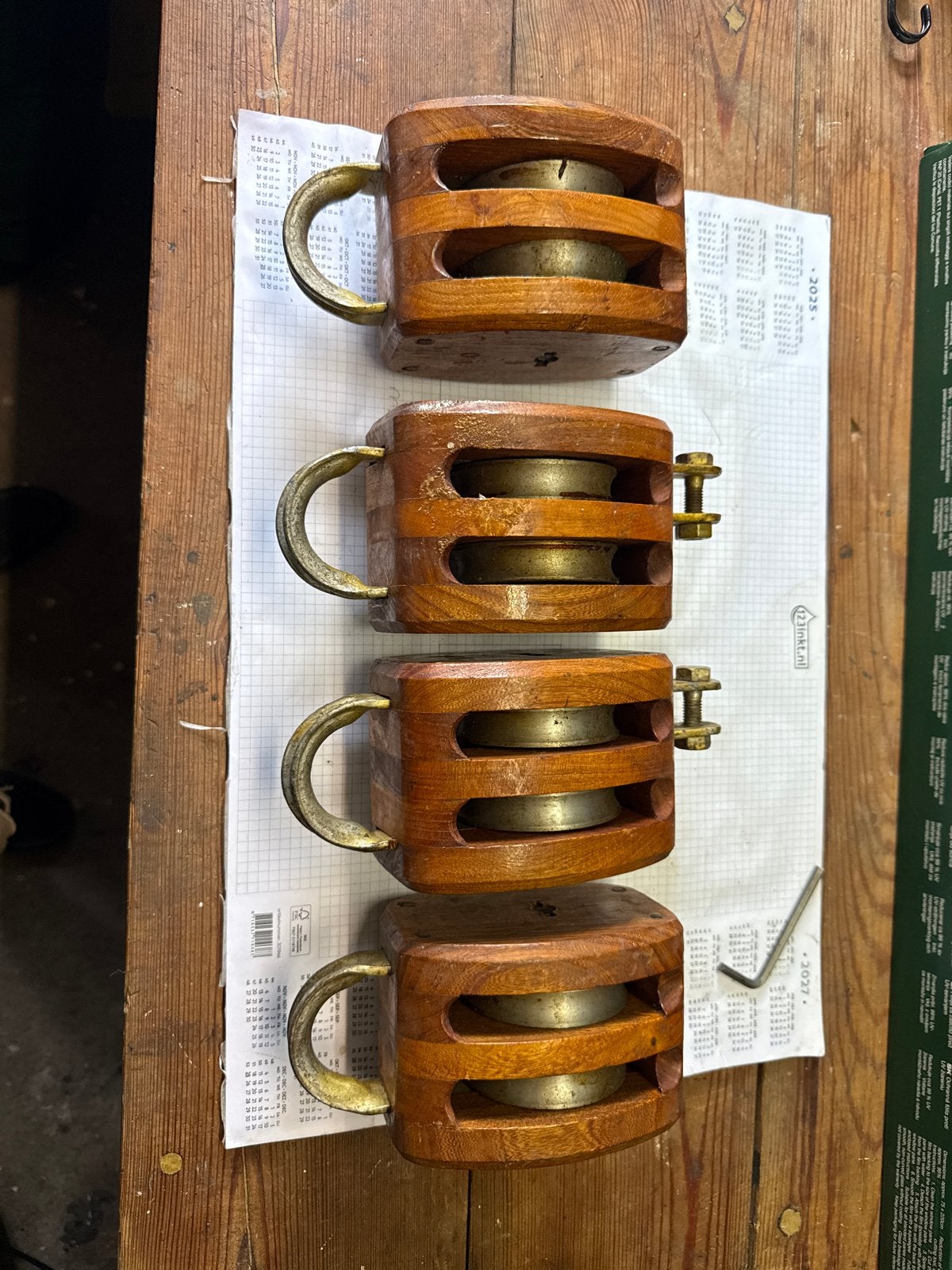 Set van 4 houten blokken met messing schijven, Ophalen of Verzenden, Gebruikt, Lijn of Blok