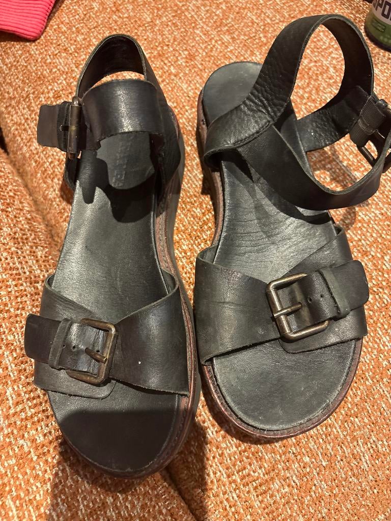 Black leather size 37 sandles / leren sandalen met gespen, Kleding | Dames, Ophalen, Zwart, Sandalen of Muiltjes, Gedragen