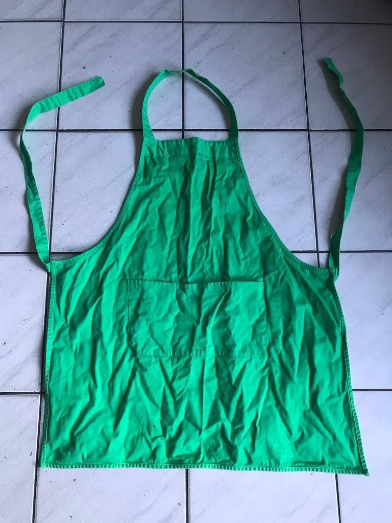 Twee groene schorten (Kmrkt), Ophalen of Verzenden, Zo goed als nieuw, Groen, Schort