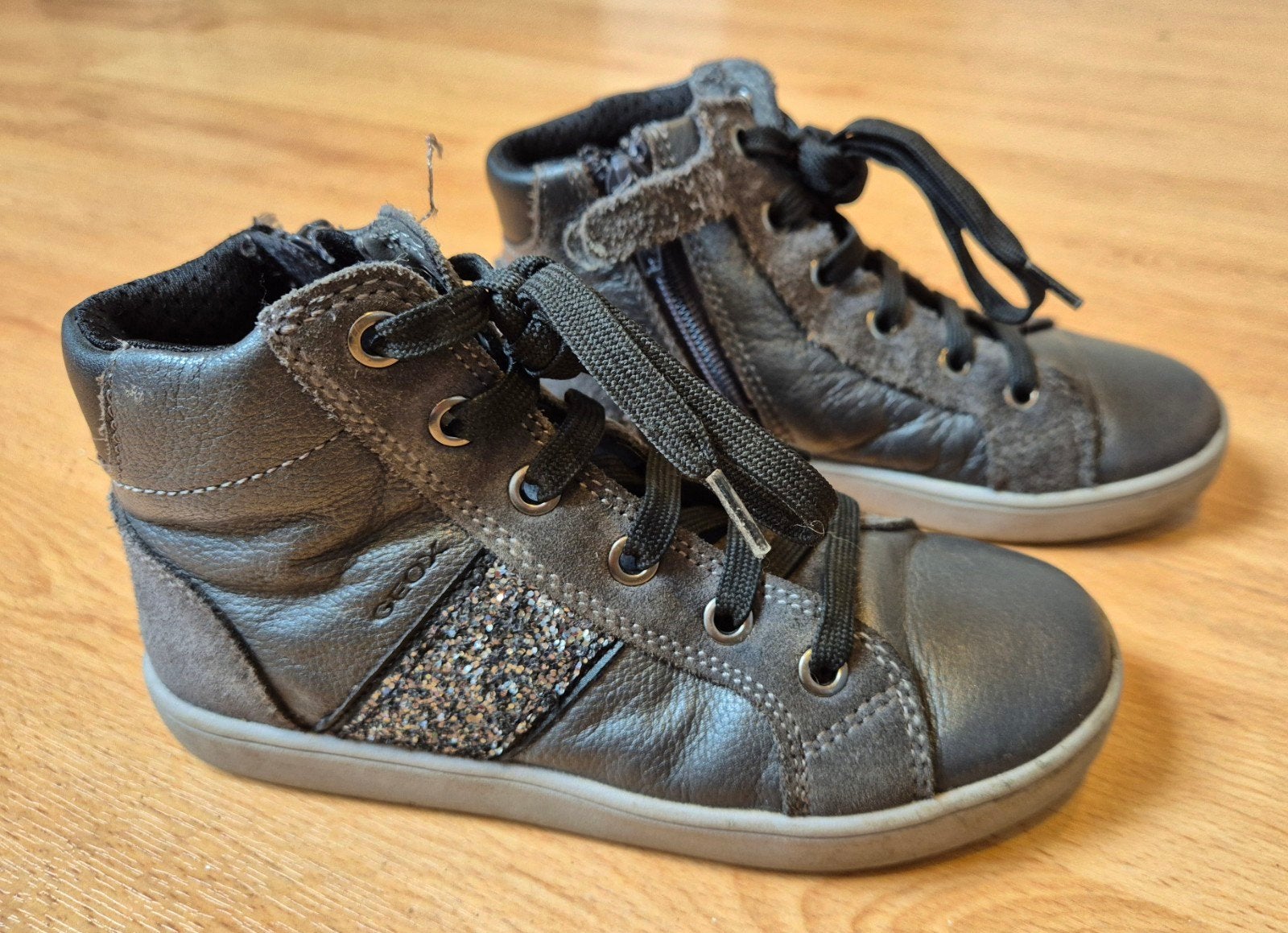 Geox hogesneakers maat 31, Kinderen en Baby's, Kinderkleding | Schoenen en Sokken, Meisje, Schoenen, Ophalen of Verzenden, Zo goed als nieuw