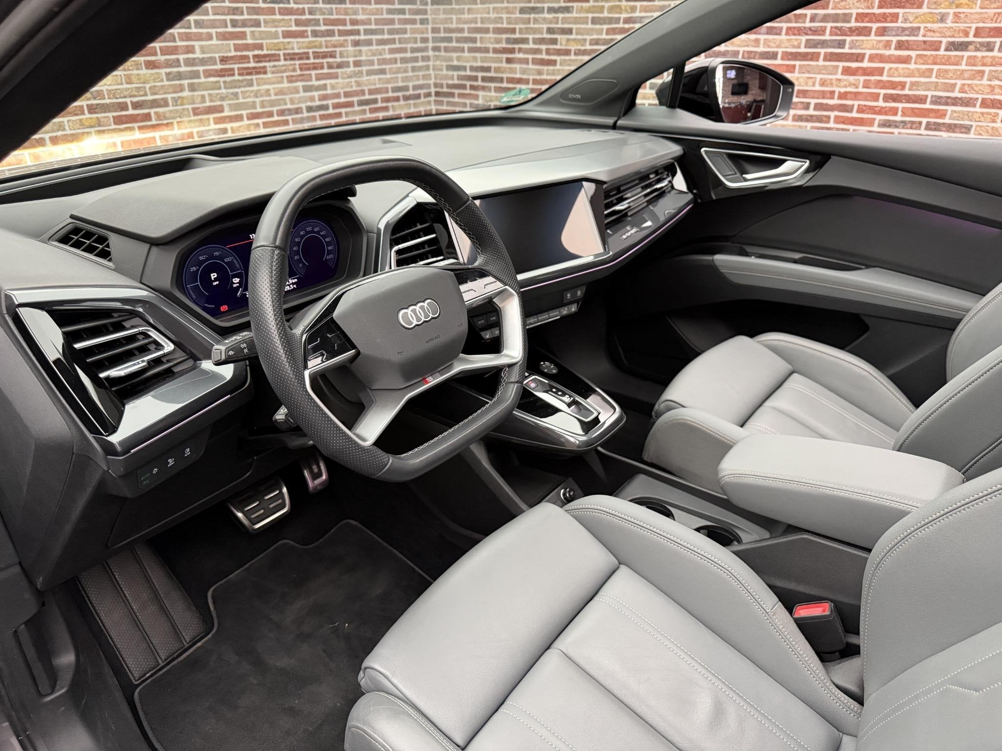 Audi Q4 e-tron 50 quattro Launch edition S Competition 77 kW, Auto's, Automaat, Dealer onderhouden, Automatische klimaatregeling