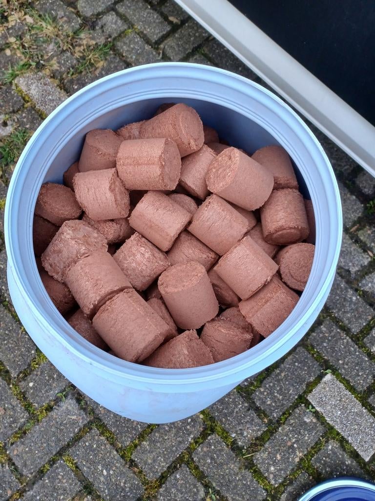 Briketten inclusief ton (70 liter, meerdere beschikbaar), Tuin en Terras, Haardhout, Minder dan 3 m³, Ophalen