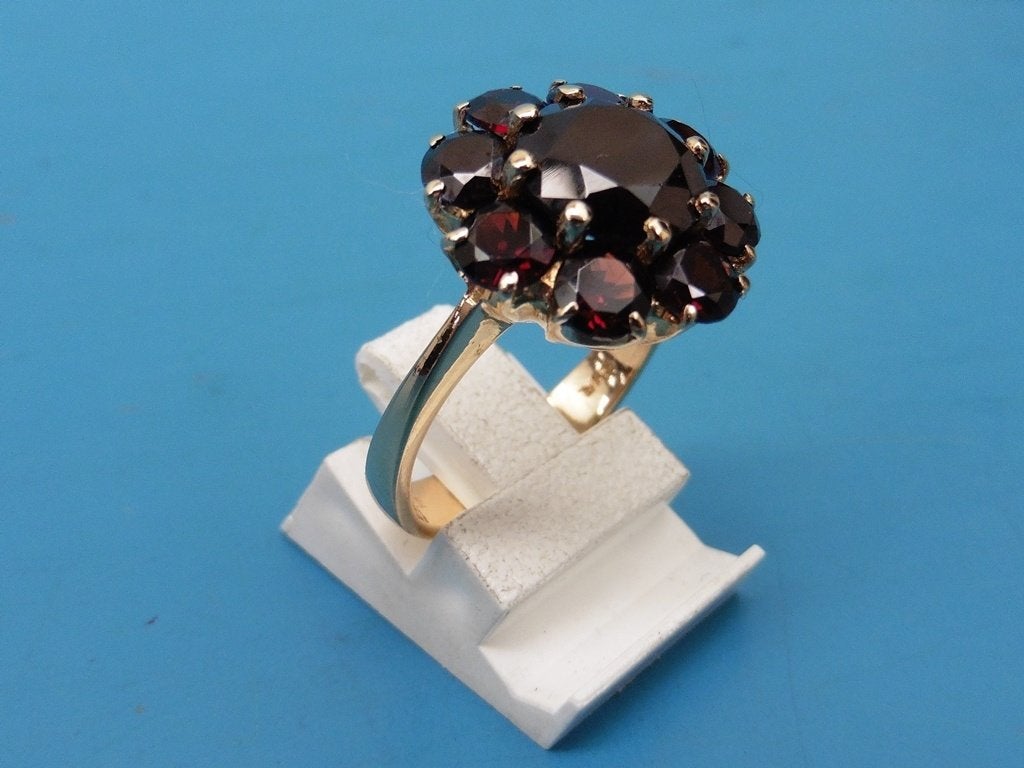 Gouden damesring met granaat                            G128, Sieraden, Tassen en Uiterlijk, Ringen, Gebruikt, ., Ophalen of Verzenden