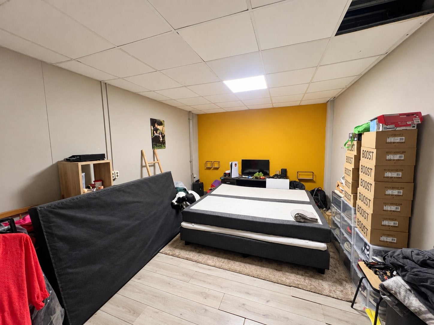 Foto 13 van Zeer ruime luxe woonunit 175 m2 met airco--CV-bedrijfsruimte