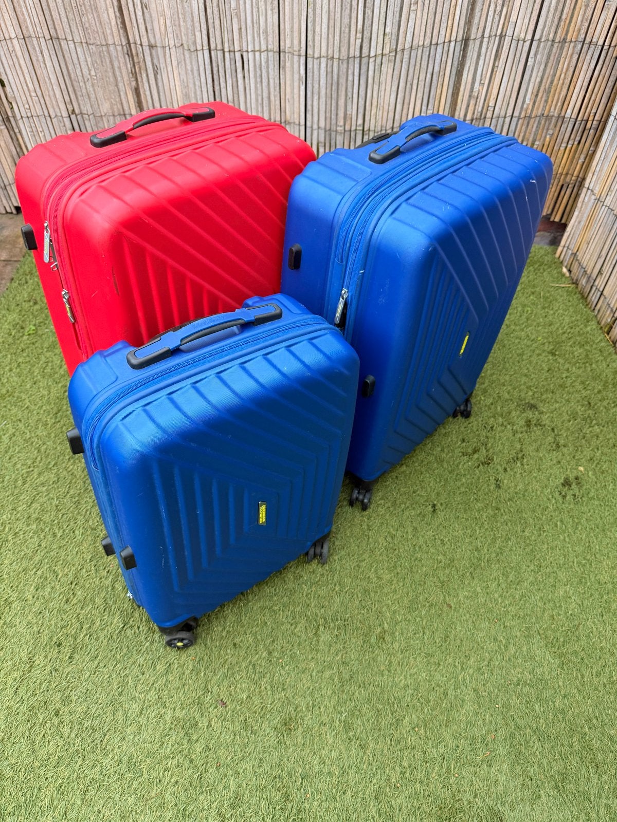 Set van 4 American Tourister koffers - Rood en Blauw, Gebruikt, Hard kunststof, Slot, 35 tot 45 cm