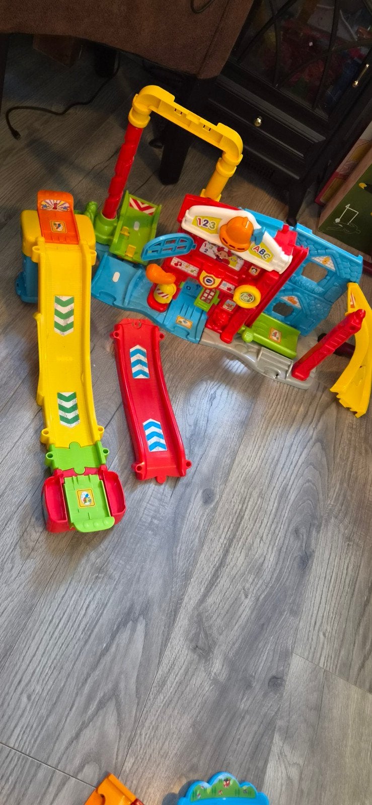 VTech Toet Toet brandweerkazerne  met extra banen, Ophalen, Gebruikt