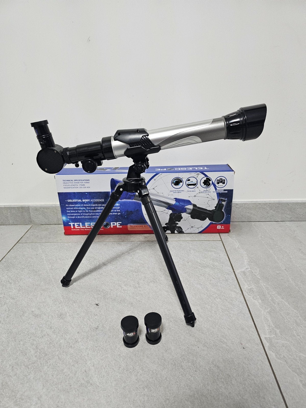 Telescoop met statief en 20x, 30x, 40x vergroting, Ophalen, Lenzentelescoop (refractor), Met statief, Zo goed als nieuw