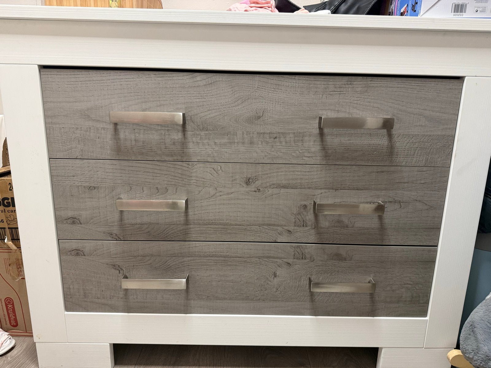 Commode met 3 laden - Grijs/Wit Houtlook, Ophalen, 50 tot 100 cm, Zo goed als nieuw, 3 of 4 laden