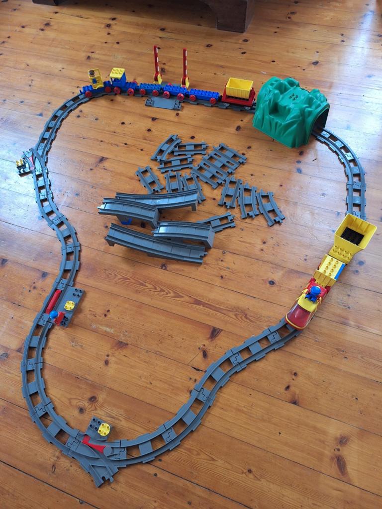 Lego Duplo Treinset met brug, overweg en werkende trein, Inclusief minifiguren, Gebruikt, Overige thema's, Ophalen of Verzenden