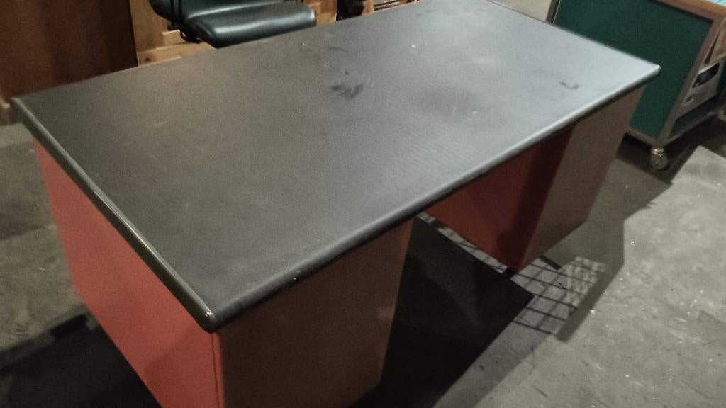 Vintage bureau met 6 lades + 2 uitschuifbladen 151 cm, Ophalen, Gebruikt, Met lades, Metaal