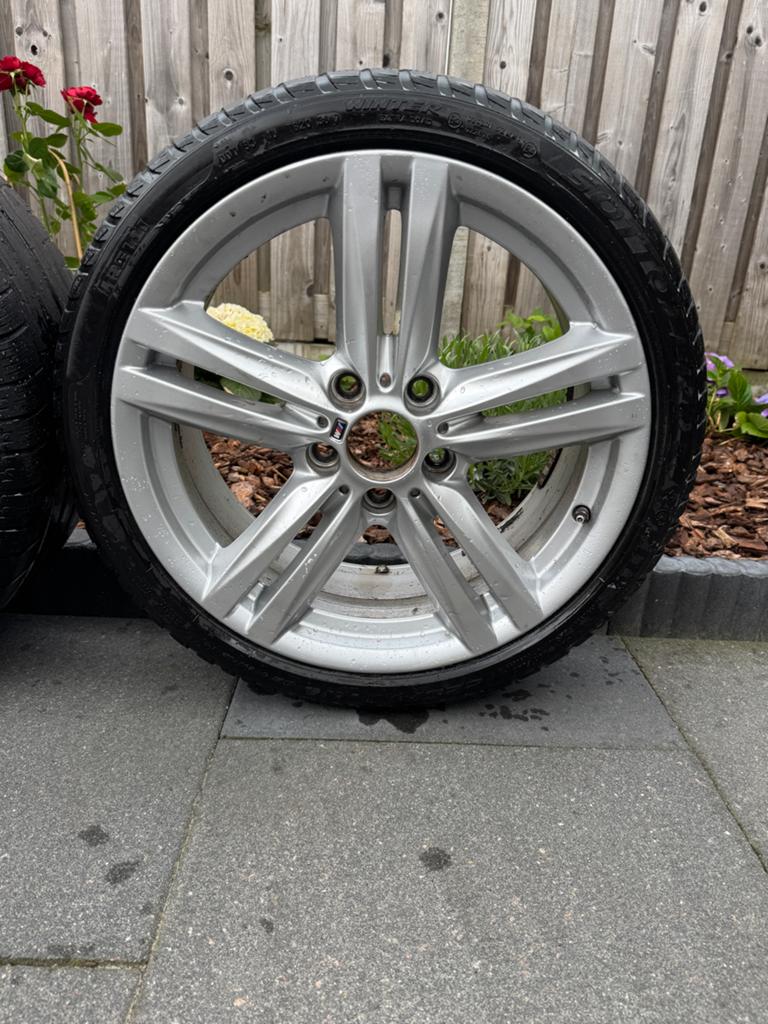 BMW originele 18 inch M velgen + RunFlat banden, Auto-onderdelen, Banden en Velgen, 18 inch, Gebruikt, Banden en Velgen, Personenwagen