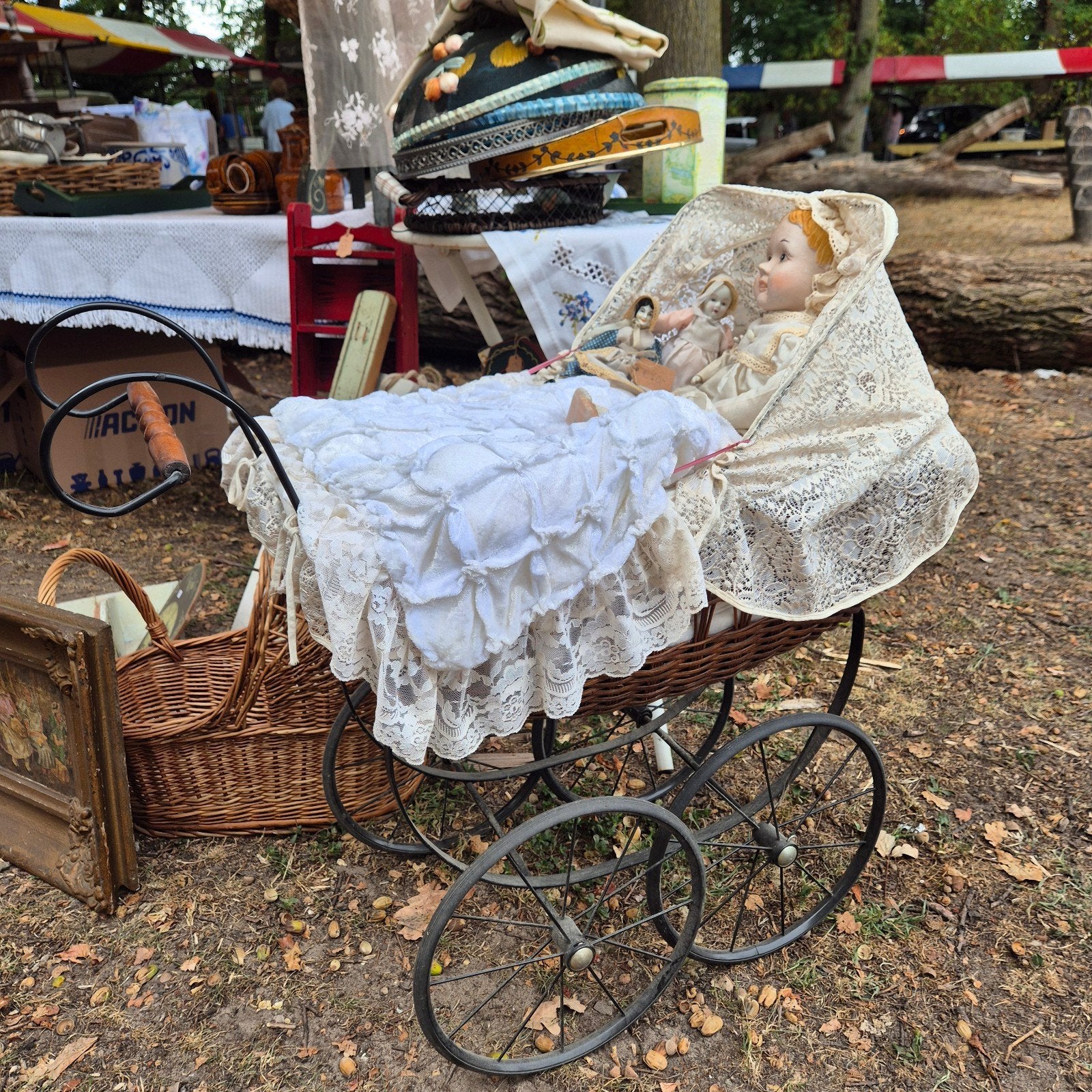 vintage poppenwagen met rieten mand, Antiek en Kunst, Ophalen