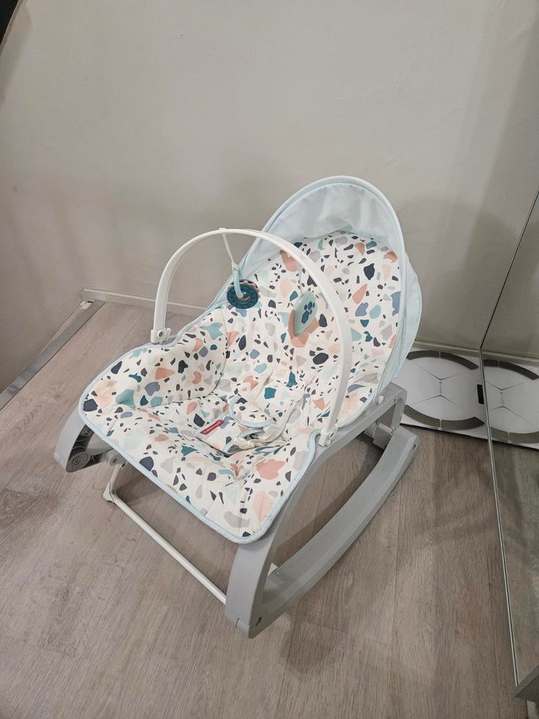 Fisher-Price Wipstoel met vrolijke print, Kinderen en Baby's, Wipstoeltjes, Ophalen, Fisher-Price, Wipstoel, Met gordel(s) of riempje(s)