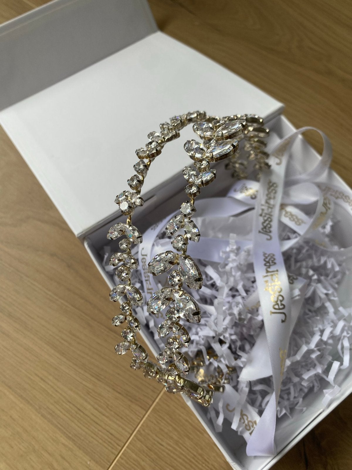 Jessidress Haarband met Strass Steentjes, Ophalen of Verzenden, Nieuw, Goud, Accessoires