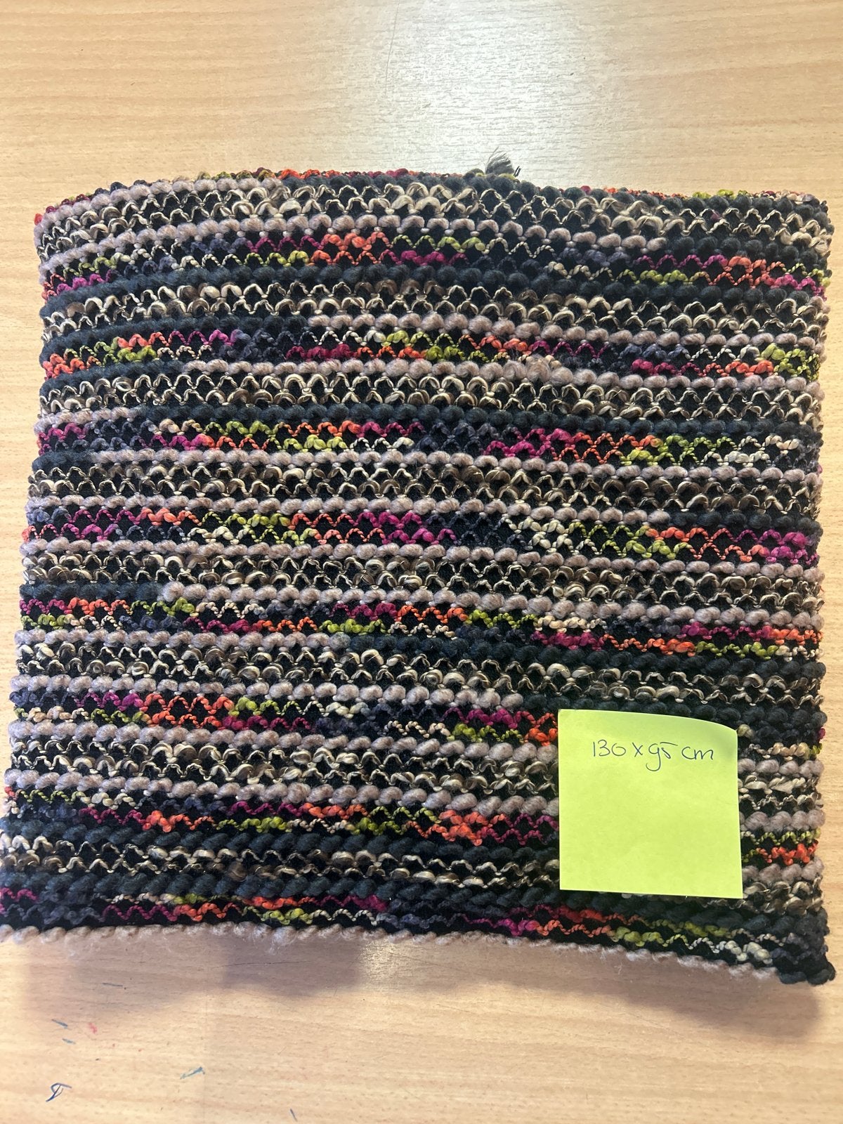 Gebreide lap stof 136x95 cm - Multicolor, Hobby en Vrije tijd, Stoffen en Lappen, Overige materialen, 120 cm of meer, Zwart, Ophalen of Verzenden