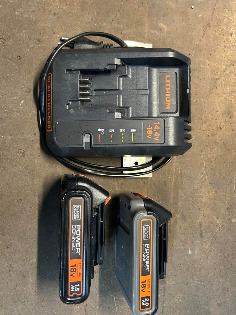 Black en decker lader en 2 accu, Ophalen of Verzenden, Zo goed als nieuw