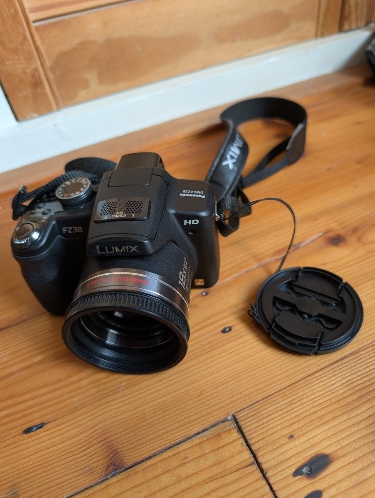 Panasonic Lumix DMC-FZ38 camera + tas en lader, Panasonic, 12 megapixels, Ophalen of Verzenden, Zo goed als nieuw