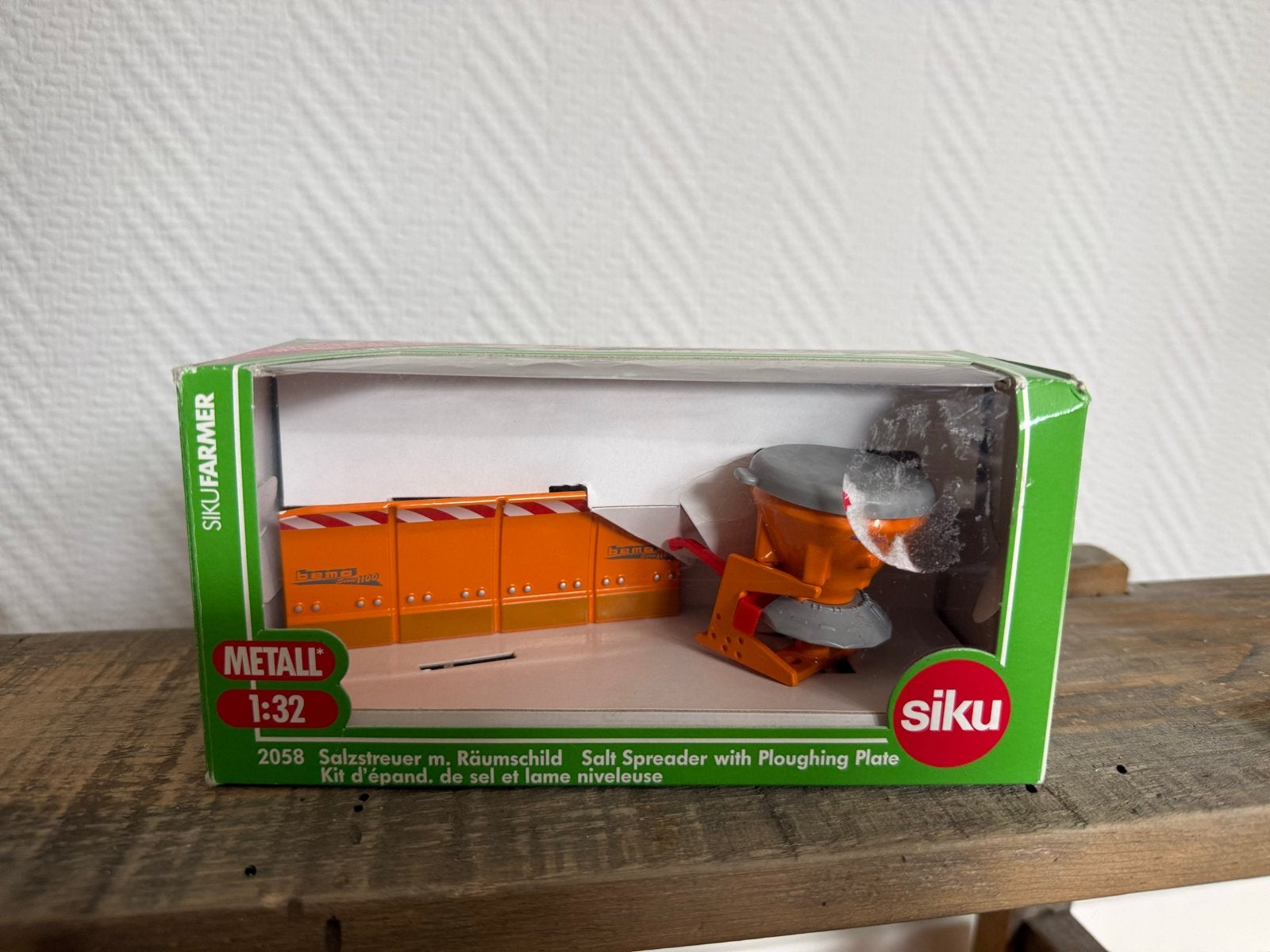 Siku Farmer 2058 Zoutstrooier met Ploegblad 1:32, Ophalen, Nieuw